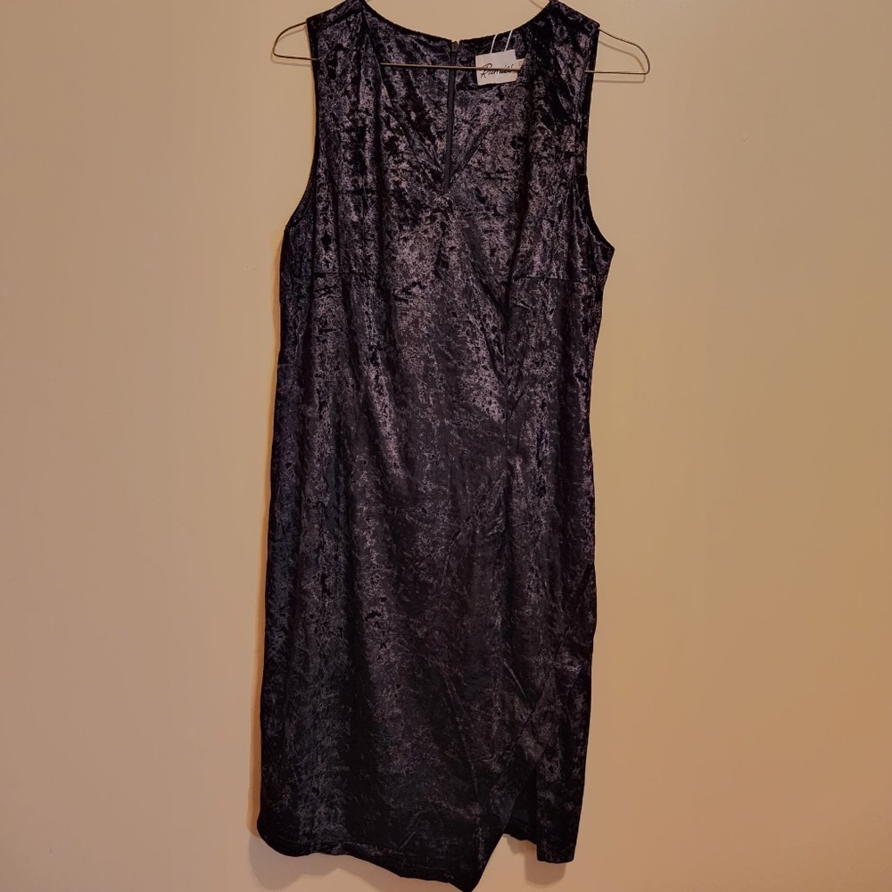 Rumies V Neck Black Velvet Dress 8
